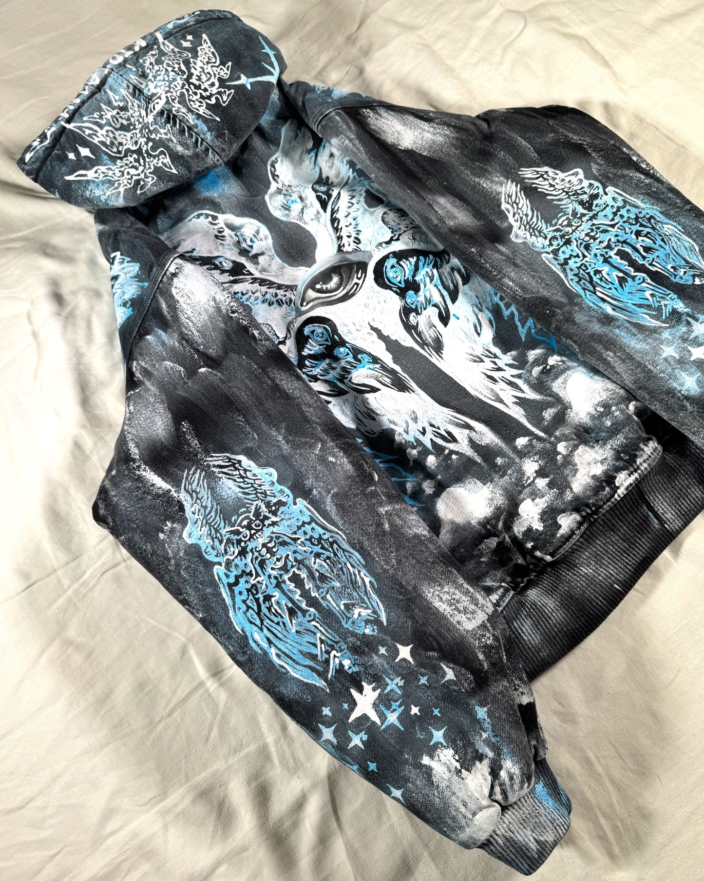 I carry magic that can’t be measured (XL)
