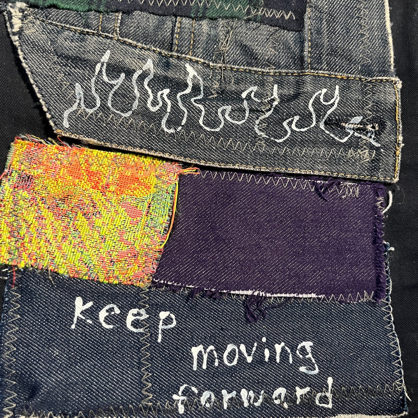 KEEP MOVING FORWARD (L)